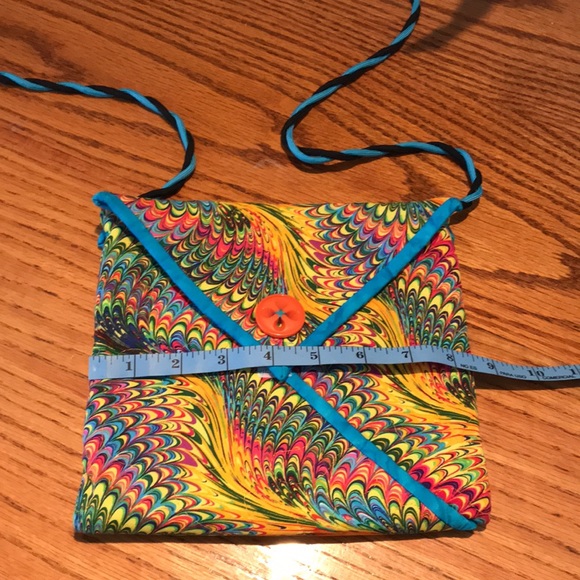 Quilted handmade shoulder strap 8.5 x 8” purse, has 3 parts, 2 w velcro closures - Picture 2 of 7